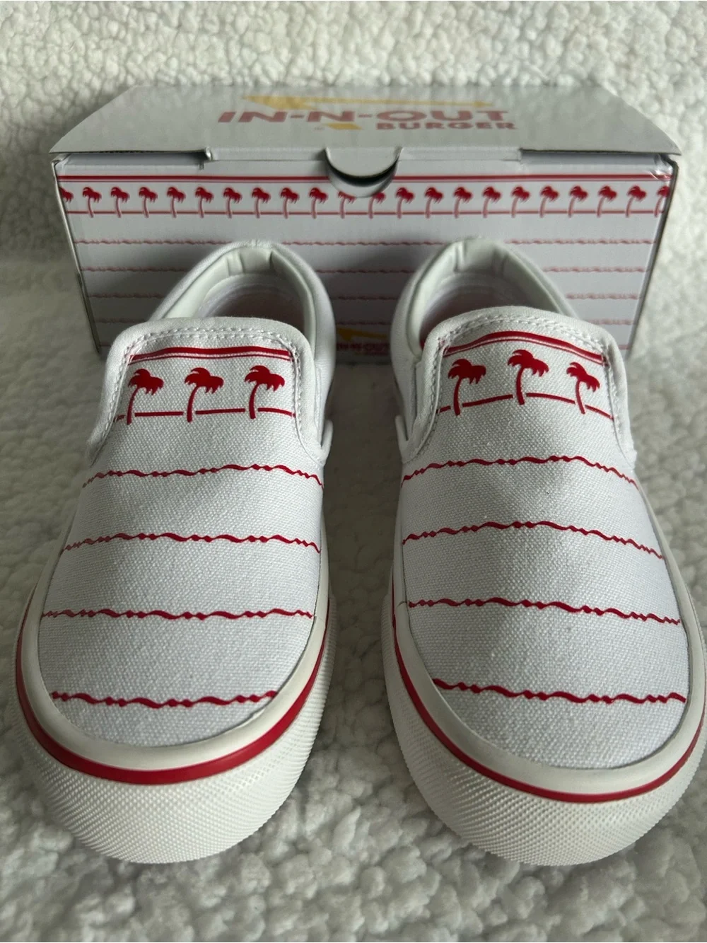 IN-N-OUT Kids Canvas “Drink Cup” slip-on shoes size 2